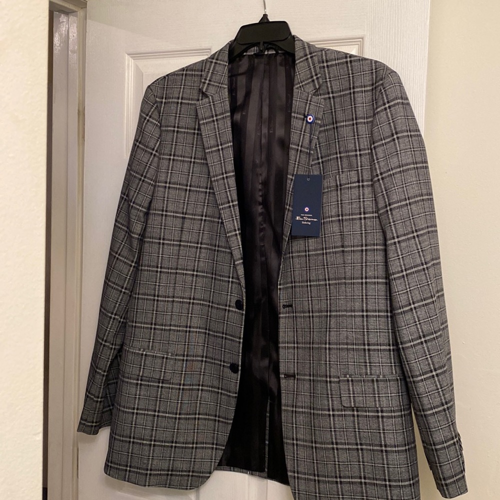 Great Ben Sherman sportscoat with tags. Not slim fit but fits slim.